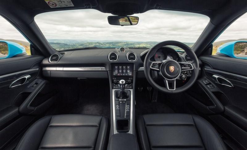 Hình ảnh chi tiết bên trong khoang lái Porsche 718 Cayman S