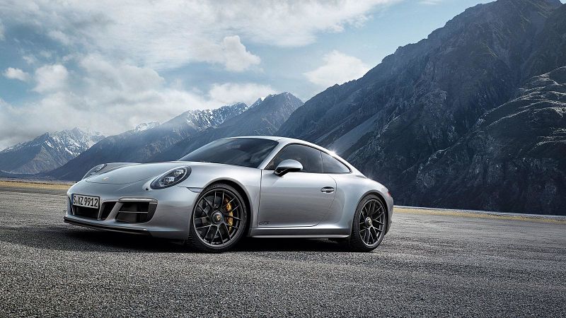 Porsche 911 GTS và 911 GT3 là hai phiên bản xe đẳng cấp cùng thuộc dòng xe 911 Porsche