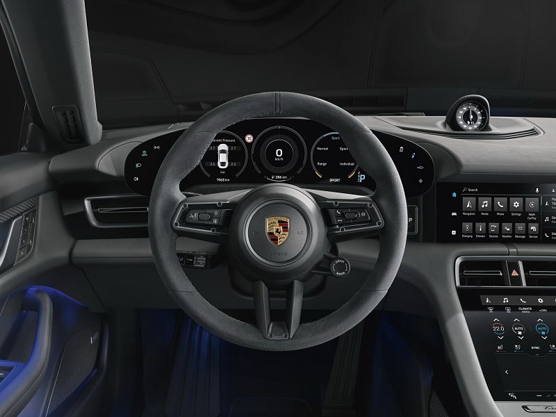 Nội thất bên trong xe Porsche Taycan được trang bị nhiều tiện nghi hiện đại