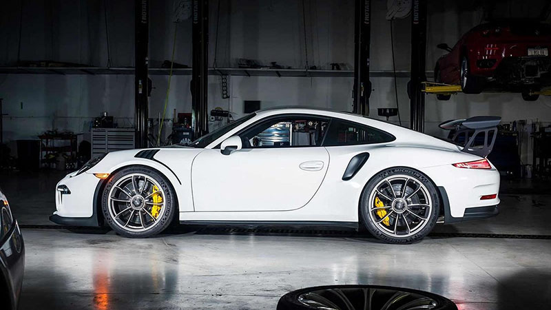 Mẫu xe Porsche là dòng xe được nhiều người đam mê xế hộp mong muốn được sở hữu hoặc một lần được trải nghiệm trong đời