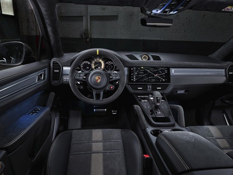 Porsche Cayenne Turbo GT sở hữu khoang lái với thiết kế thông minh